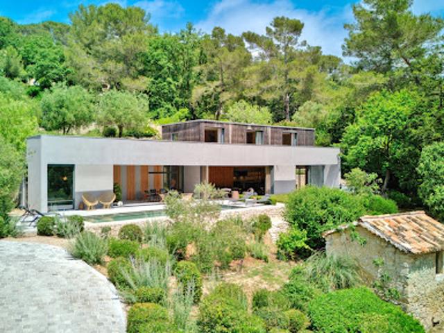 Villa avec piscine et jardin