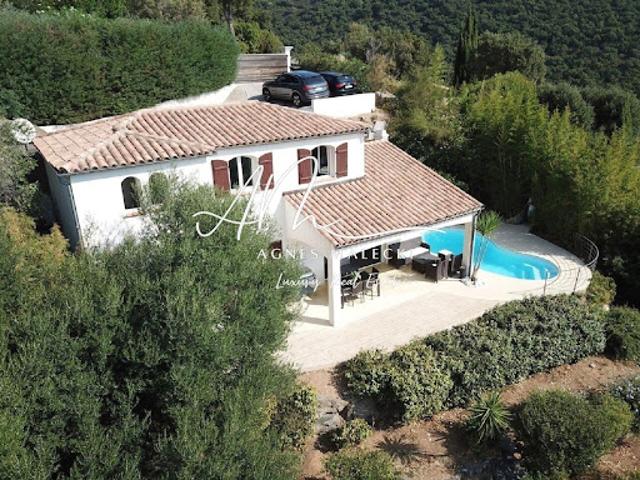Villa avec piscine et jardin
