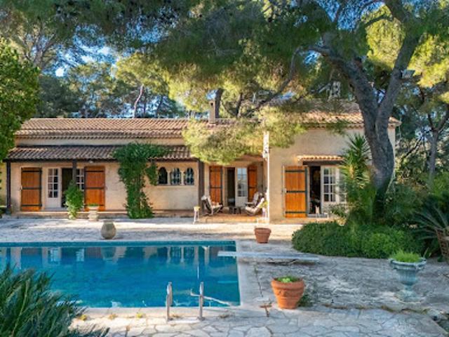 Villa avec piscine et jardin