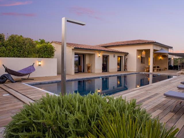 Villa avec piscine et jardin