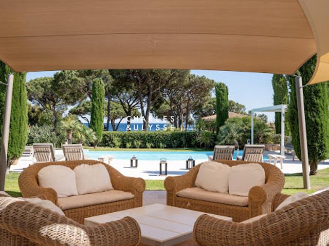 Villa avec piscine en bord de mer