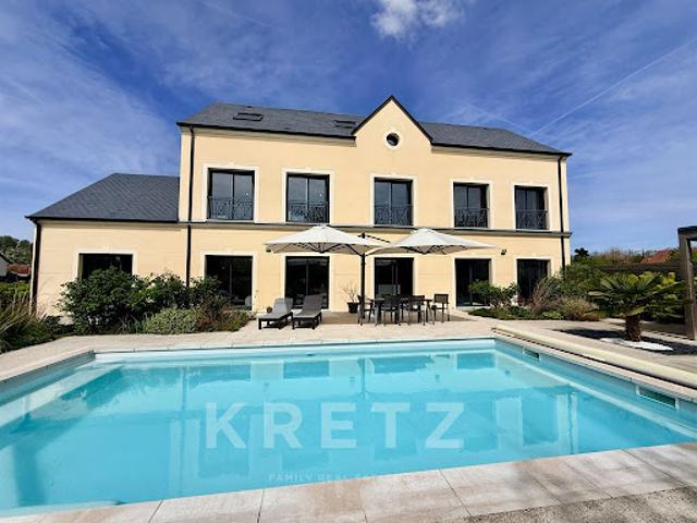 Villa avec piscine et jardin