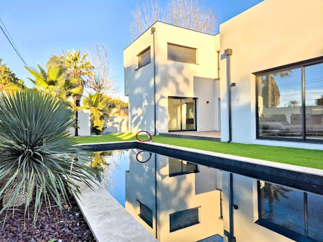 Villa avec piscine et jardin