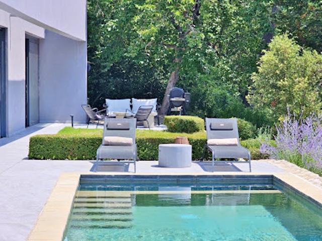 Villa avec piscine et jardin