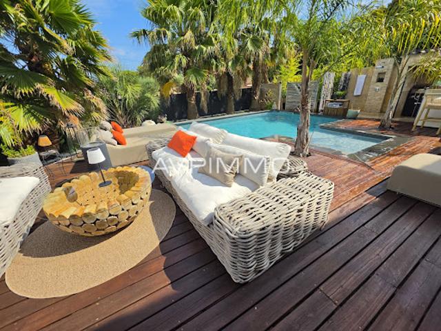 Villa avec piscine et jardin