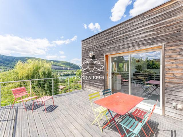 Villa avec piscine et jardin