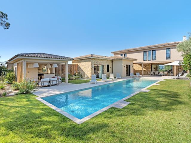 Villa avec piscine et jardin