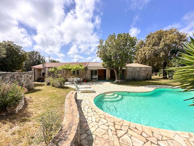 Villa avec piscine et jardin