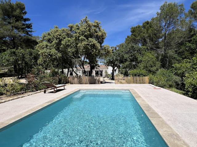 Villa avec piscine et jardin