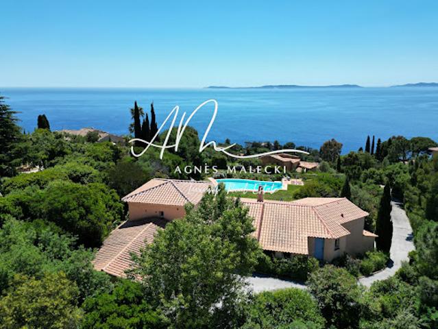 Villa avec piscine et jardin