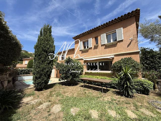 Villa avec piscine et jardin