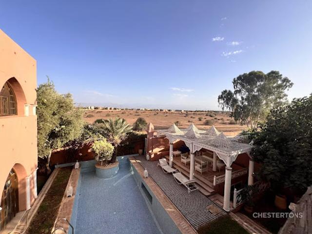 Villa avec piscine et jardin