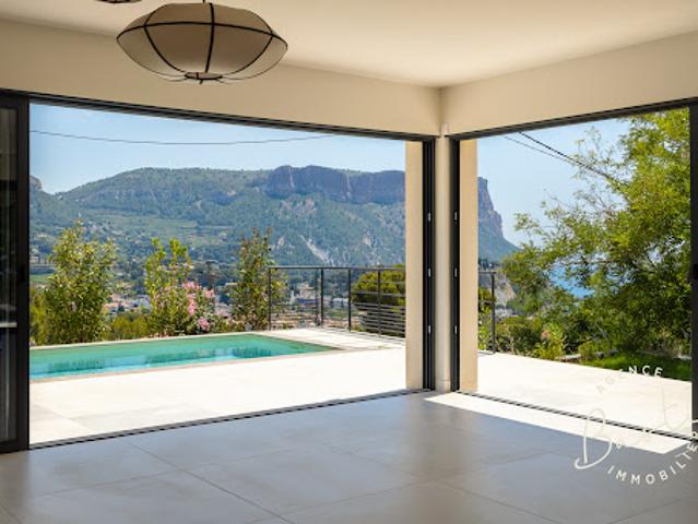 Villa avec piscine et jardin