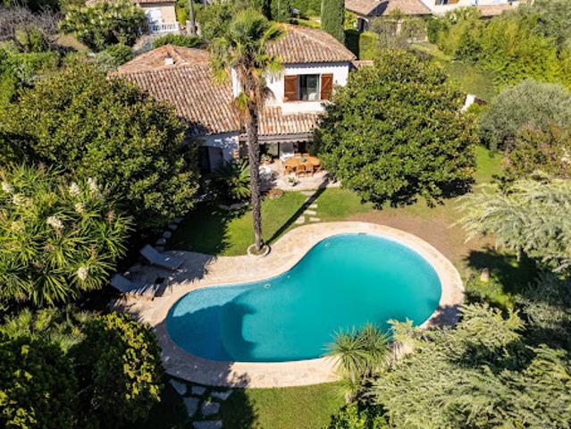 Villa avec piscine et jardin