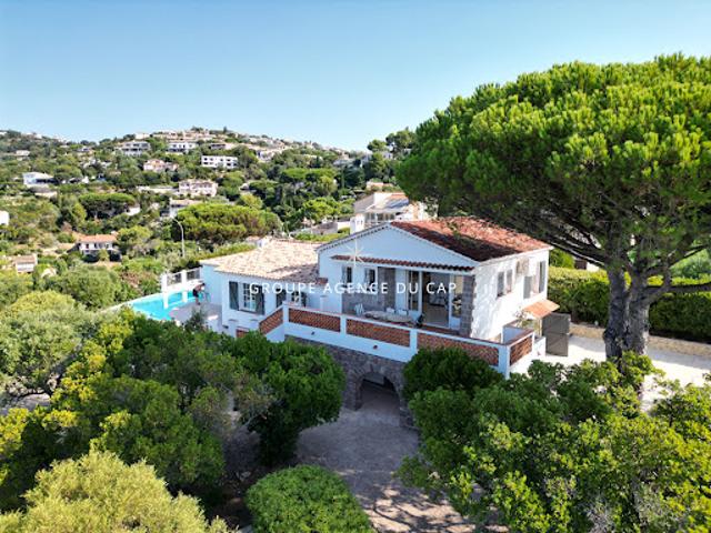 Villa avec piscine et jardin