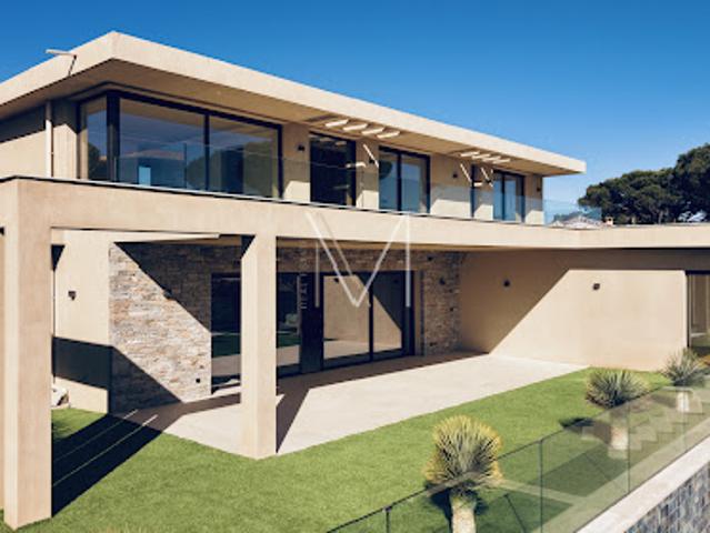 Villa avec piscine et jardin