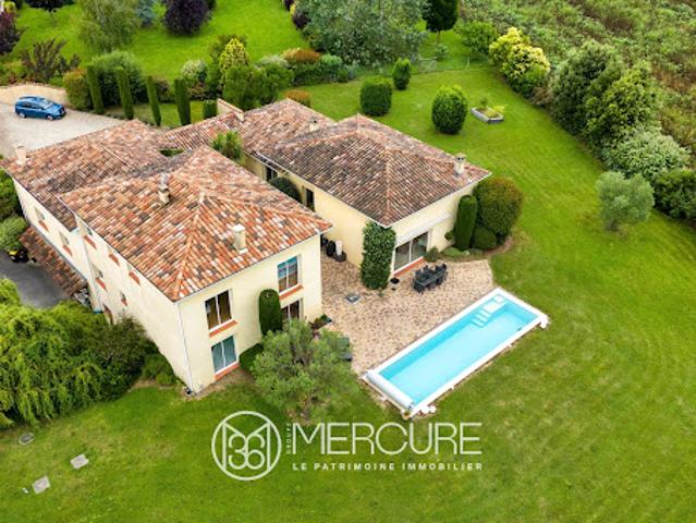 Villa avec piscine et jardin