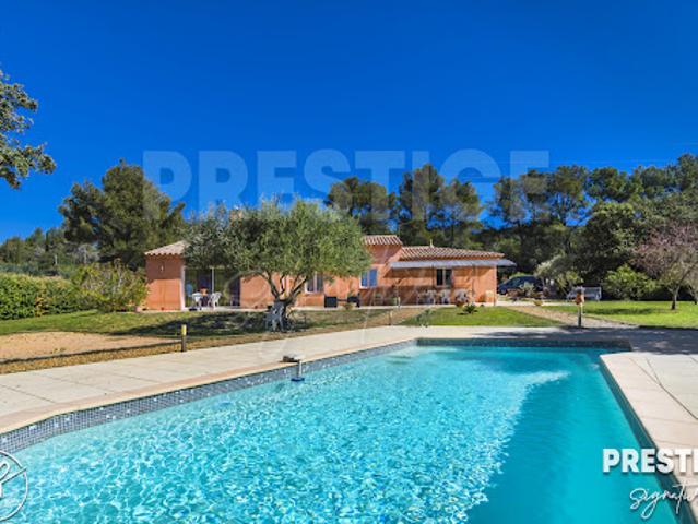 Villa avec piscine et jardin
