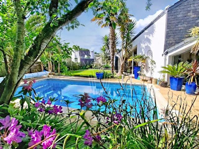 Villa avec piscine et jardin