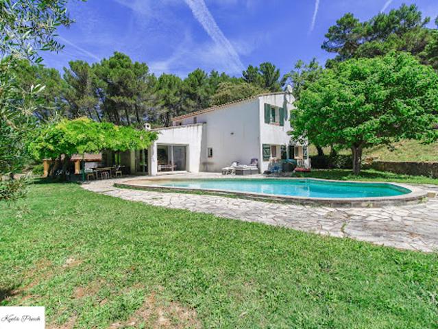 Villa avec piscine et jardin