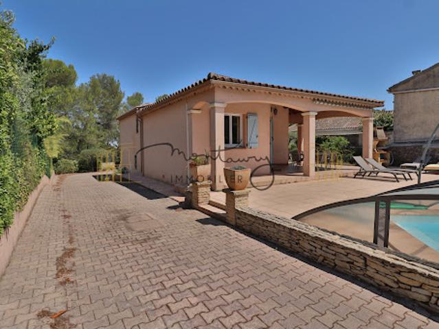 Villa avec piscine et jardin