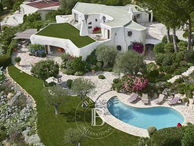 Villa avec piscine et jardin