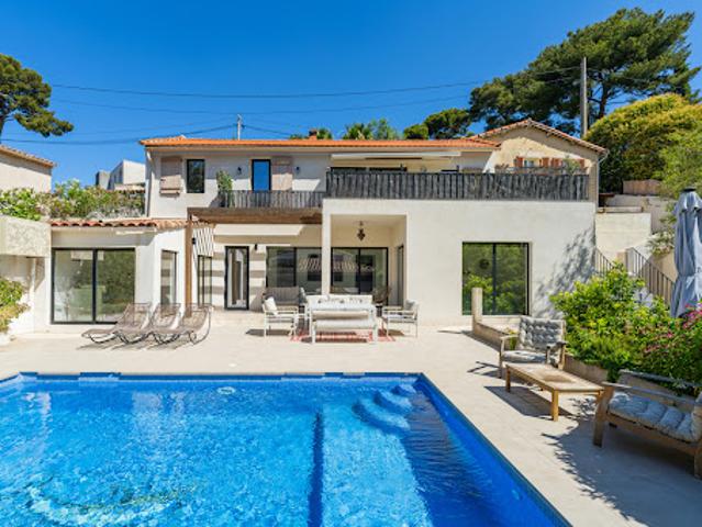 Villa avec piscine et jardin