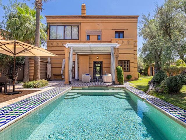 Villa avec piscine et jardin