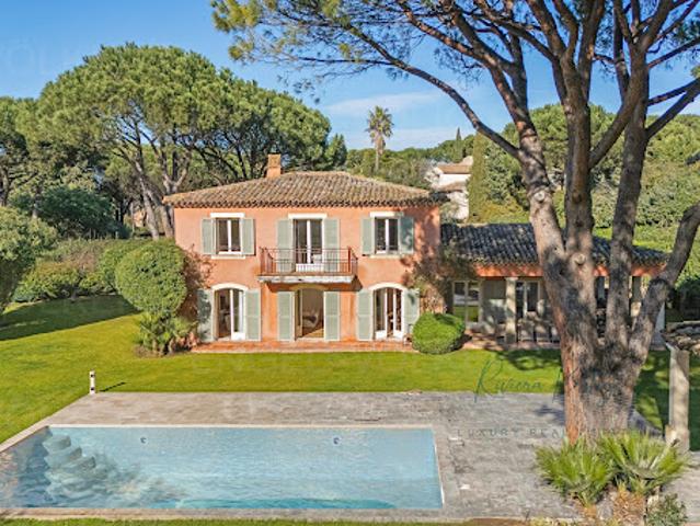 Villa avec piscine et jardin