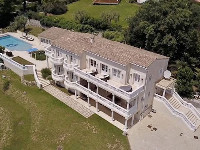 Villa avec piscine et jardin