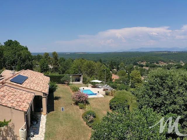 Villa avec piscine et jardin