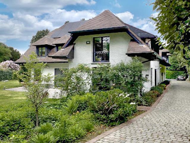 Villa avec piscine et jardin