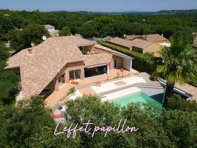 Villa avec piscine et jardin