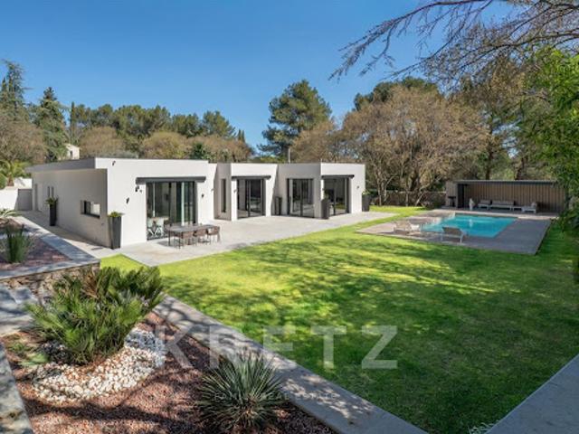 Villa avec piscine et jardin