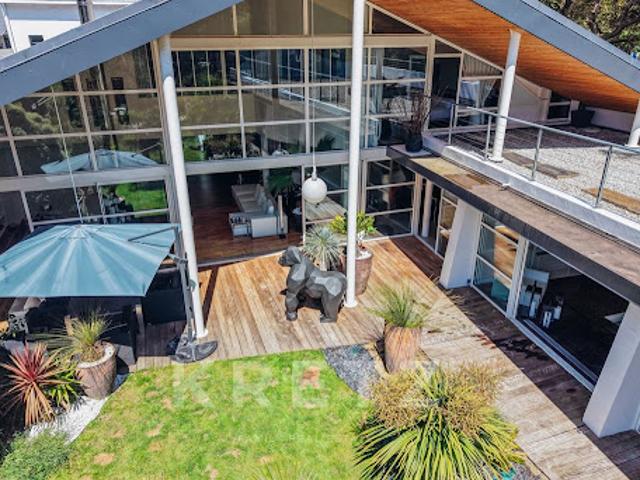 Villa avec piscine et jardin