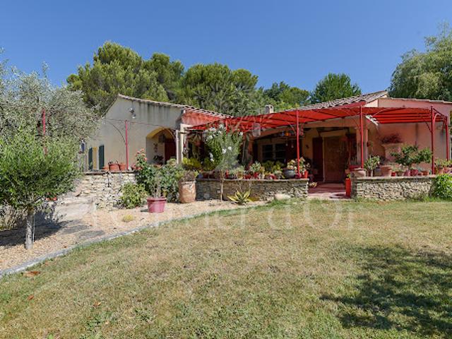 Villa avec piscine et jardin