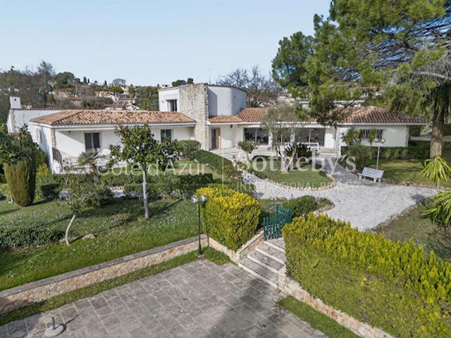 Villa avec piscine et jardin