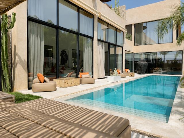 Villa avec piscine et jardin