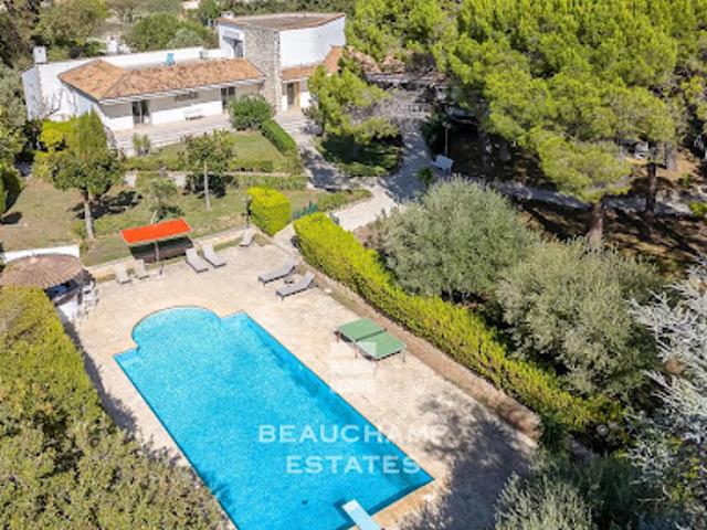 Villa avec piscine et jardin