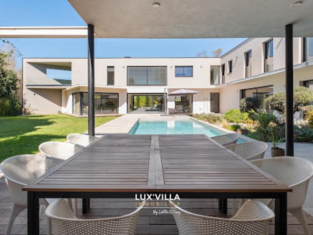 Villa avec piscine et jardin