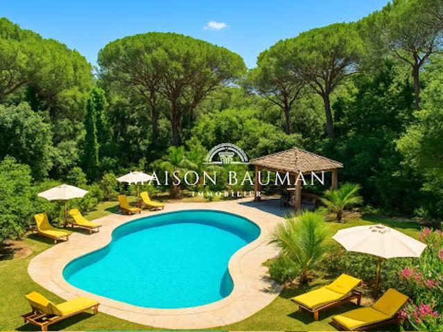 Villa avec piscine et jardin