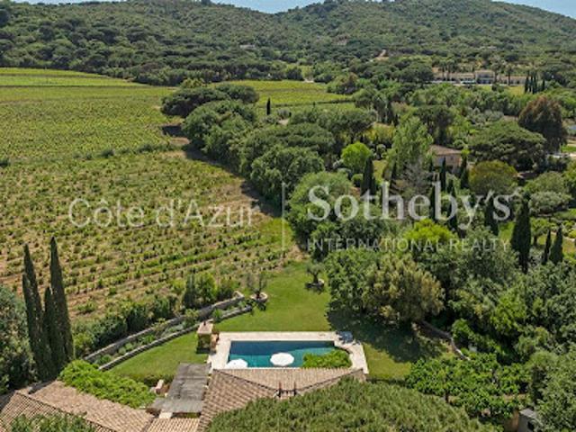 Villa avec piscine et jardin