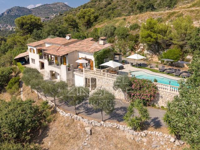 Villa avec piscine et jardin