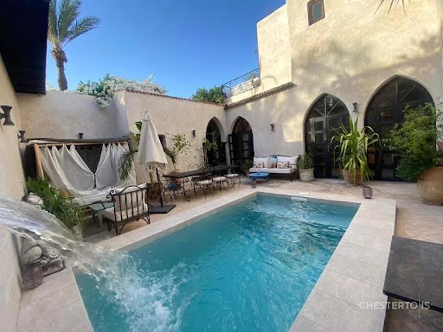 Villa avec piscine et jardin