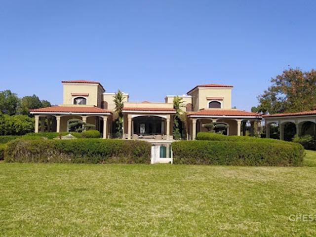 Villa avec piscine et jardin