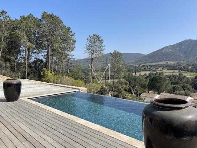 Villa avec piscine et jardin