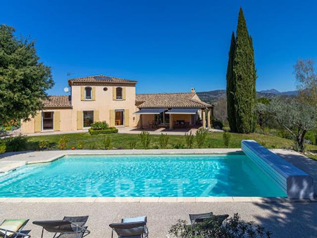 Villa avec piscine et jardin