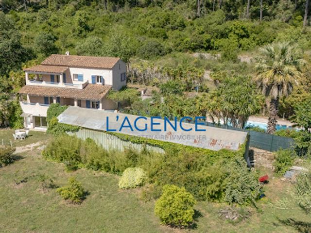Villa avec piscine et jardin