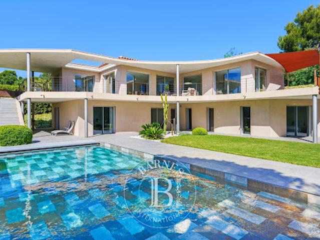 Villa avec piscine et jardin