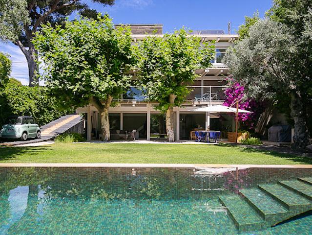Villa avec piscine et jardin